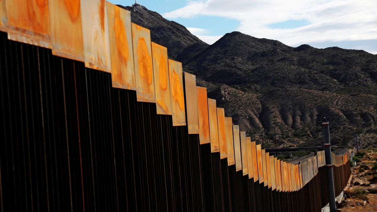 Na části hranice USA s Mexikem je již nyní plot.