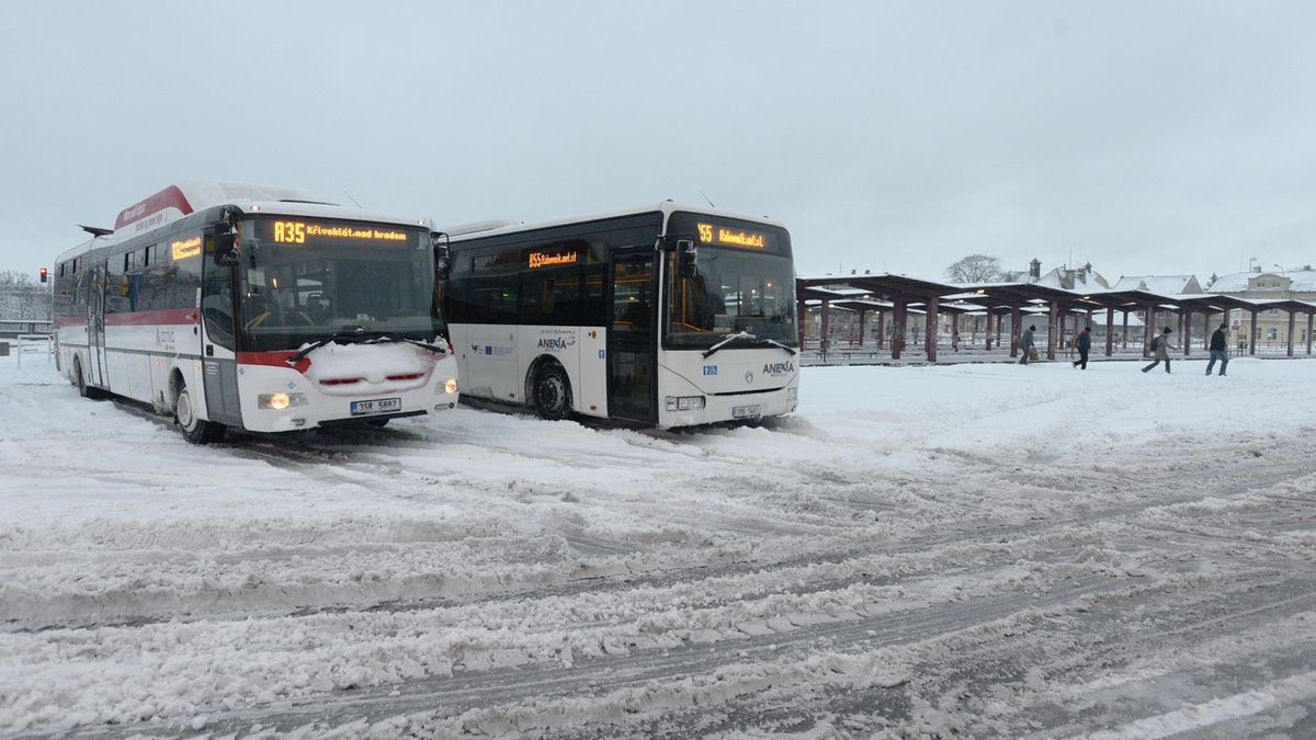 Autobusové nádraží v Kladně v neděli odpoledne