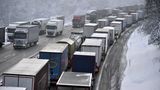 Kolony na D1: Kolaps dopravy se přesunul do středních Čech
