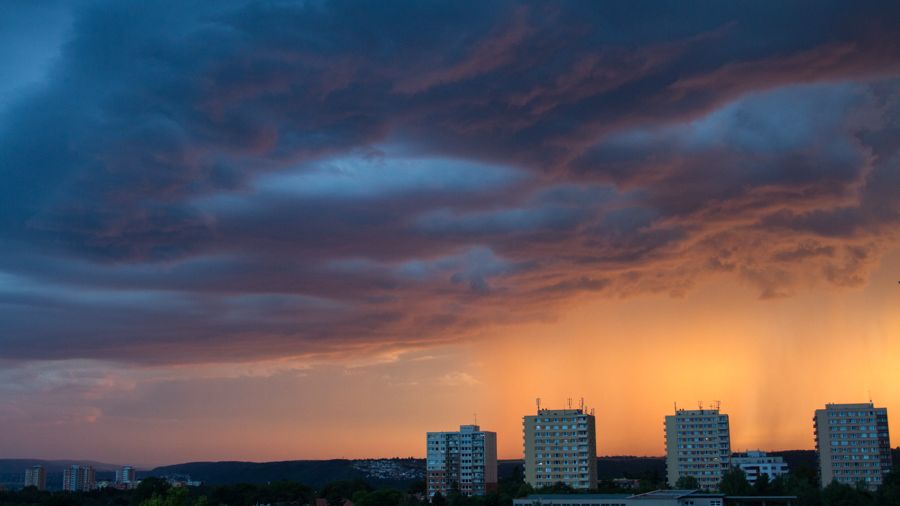 Bouřky budou velmi silné. A s krupobitím, varovali meteorologové