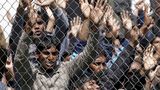Řecko přesouvá migranty z ostrovů na pevninu, mohli by bydlet v hotelech