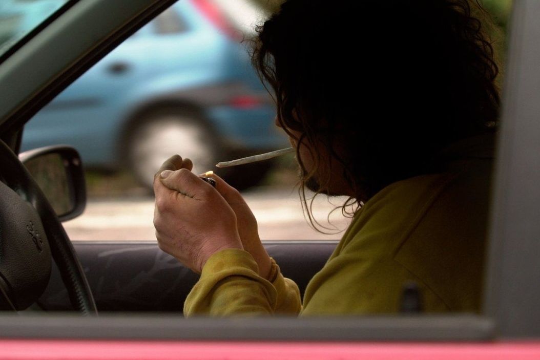 Kouřit marihuanu za volantem je v Kanadě stále nezákonné, stejně jako pít za volantem alkohol. Ilustrační foto