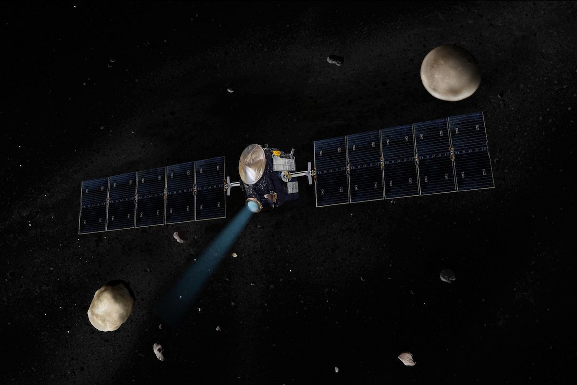 Ilustrace sondy Dawn s planetkou Vesta (vlevo dole) a trpasličí planetou Ceres