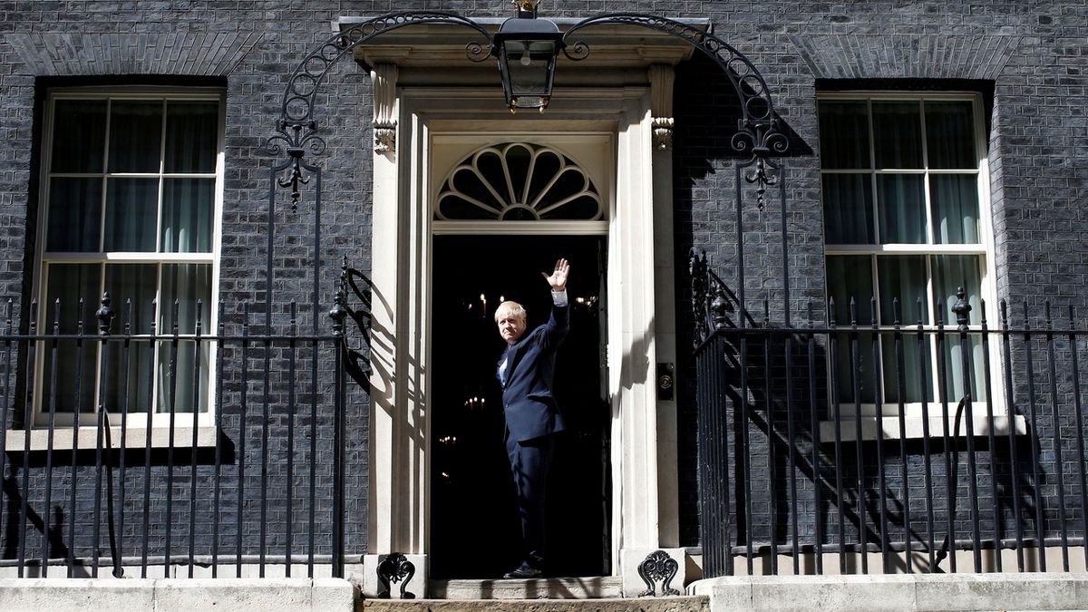 Nový britský ministerský předseda Boris Johnson přichází do Downing Street 10.