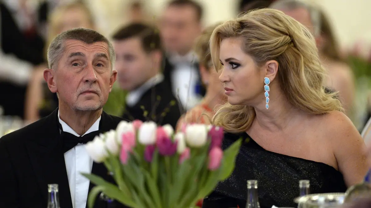Zemanovi Poradali Na Hrade Ples Prezident Tancil Valcik Novinky Cz