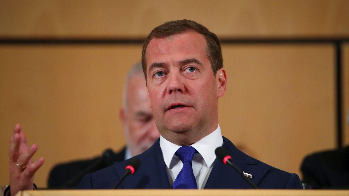 Vznikne nová vojenská aliance zemí, „které mají Američanů plné zuby“, předpovídá Medvěděv