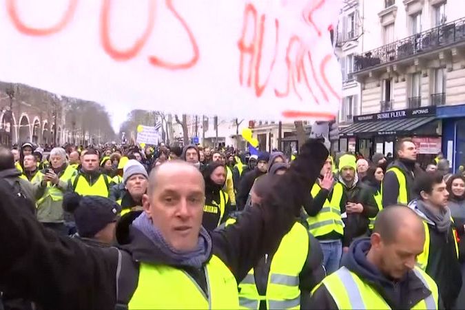 Žluté vesty opět táhnou Paříží