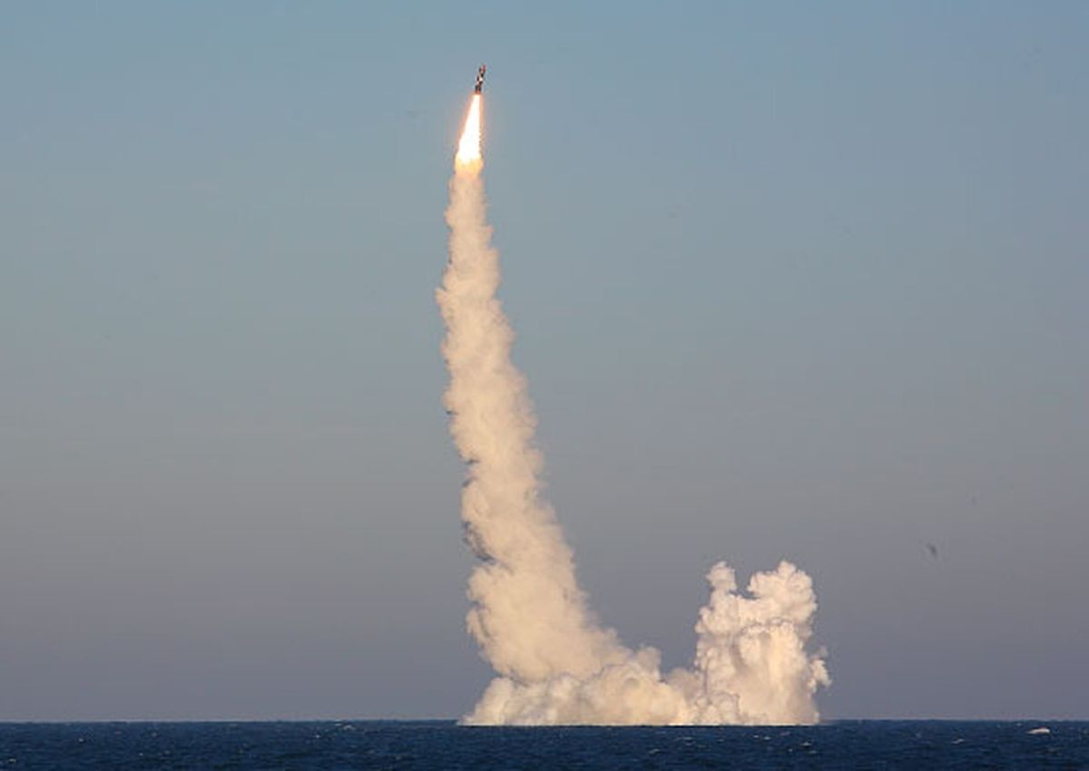 Vypuštění rakety z ruské ponorky 