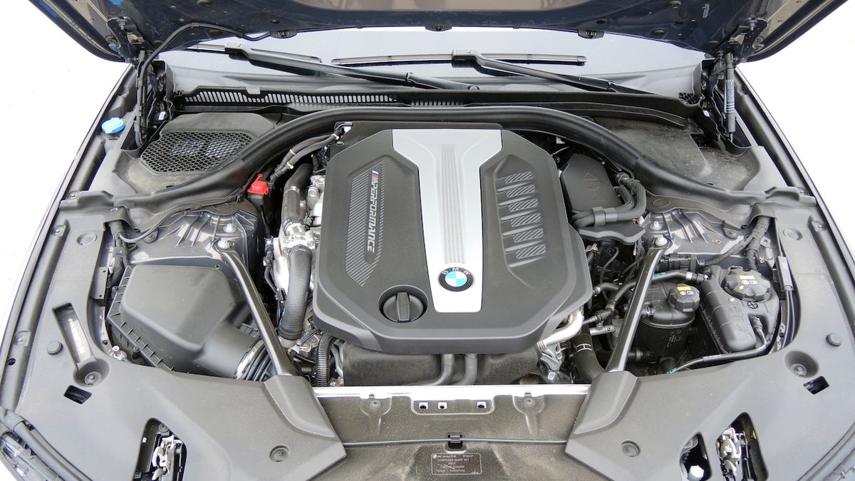 Diesel se čtyřmi turbodmychadly, zde v BMW M550d Touring, je složitý drahý na výrobu a vývoj.