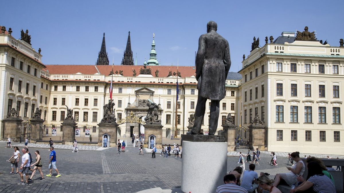Areál Pražského hradu se po měsících otevře veřejnosti