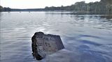 Jezero v Poznani odkrylo tisíce židovských náhrobků. Město je chce restaurovat