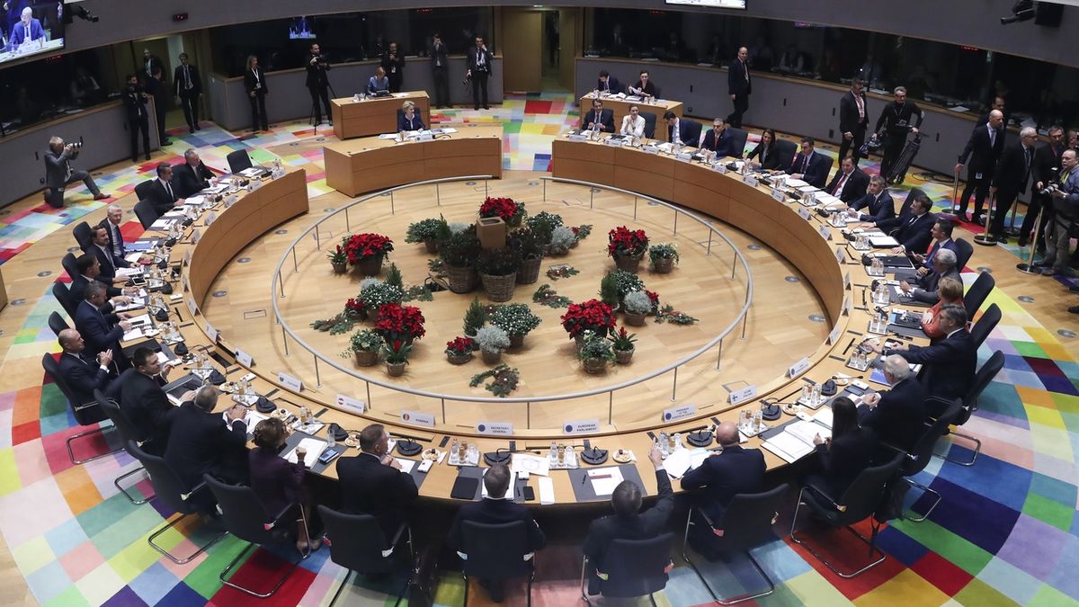 Lídři EU na summitu v Bruselu mimo jiné jednali o uhlíkové neutralitě do roku 2050.