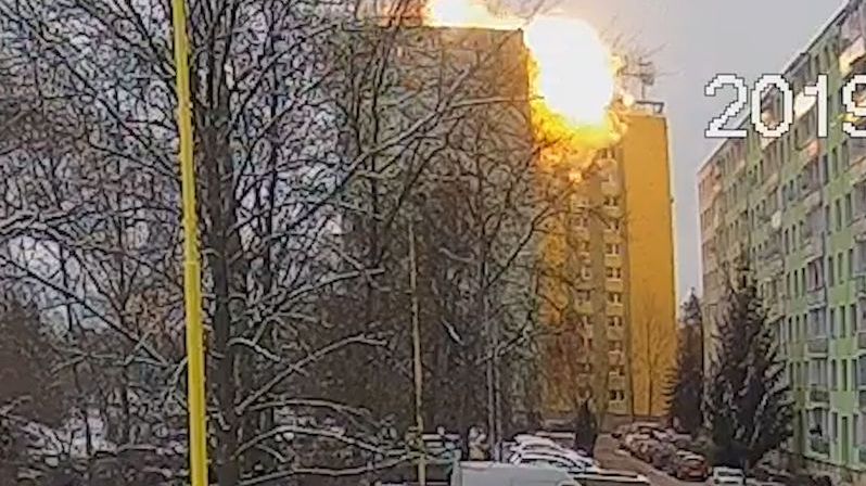 Kvůli výbuchu paneláku v Prešově jdou tři lidé do vazby, část domu se zbourá