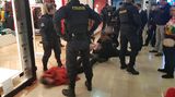 Za pobodání v obchodním centru v Praze policie obvinila muže z pokusu o vraždu