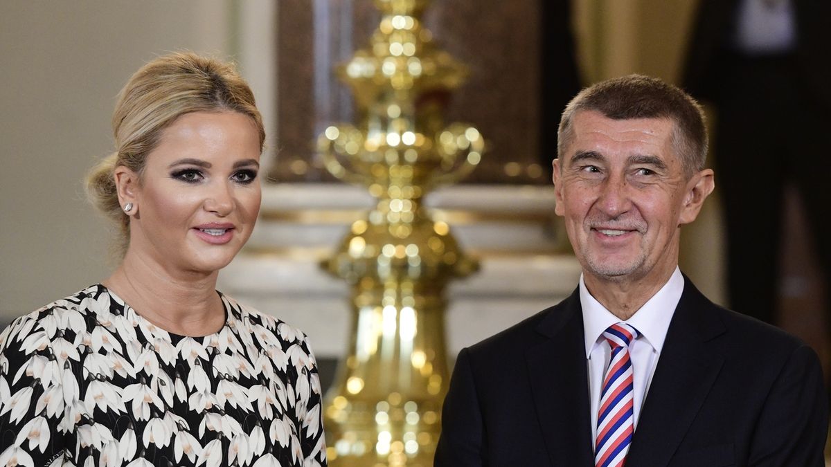 Premiéra Andreje Babiše doprovodila do Národního muzea v Praze v neděli manželka Monika.