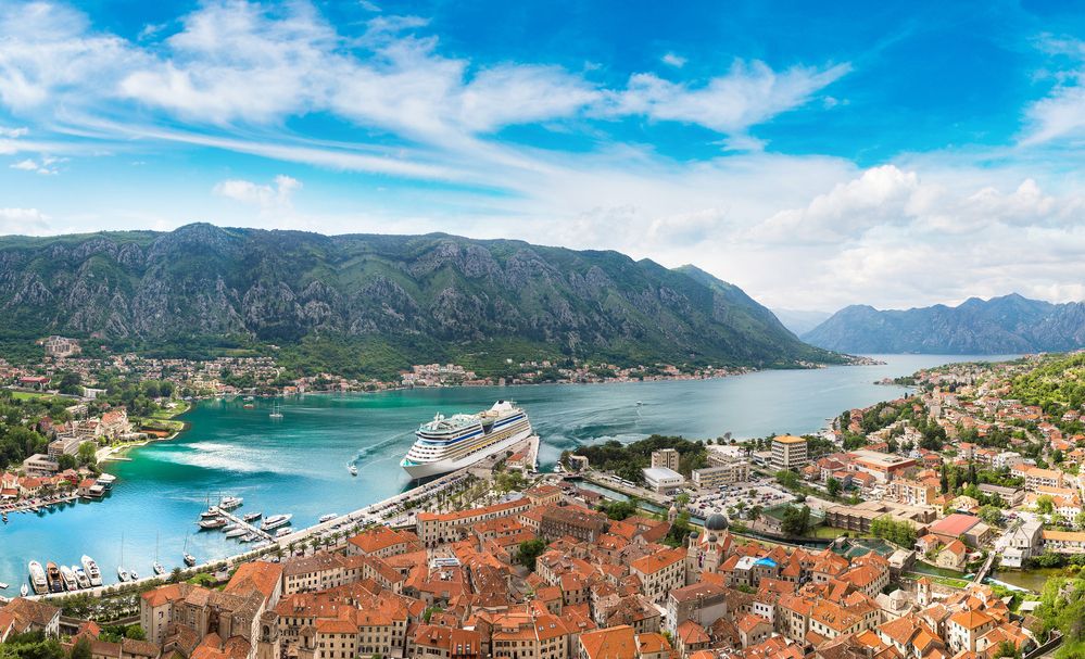 Oblíbeným turistickým cílem Černé Hory je město Kotor.