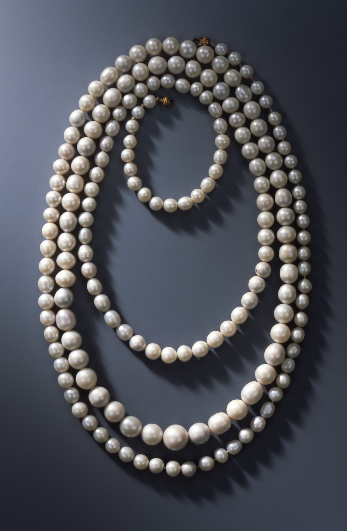 Náhrdelník tvořený 177 perlami