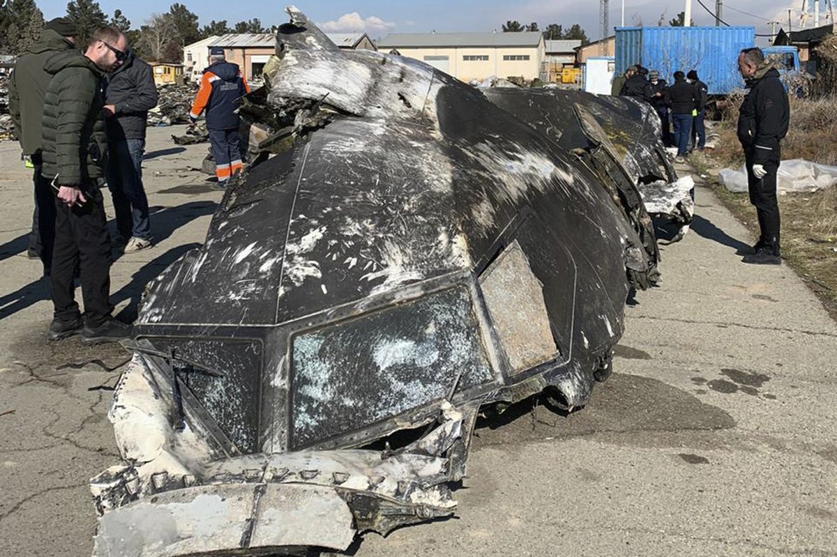 Trosky kokpitu ukrajinského Boeingu 737 sestřeleného íránskou střelou