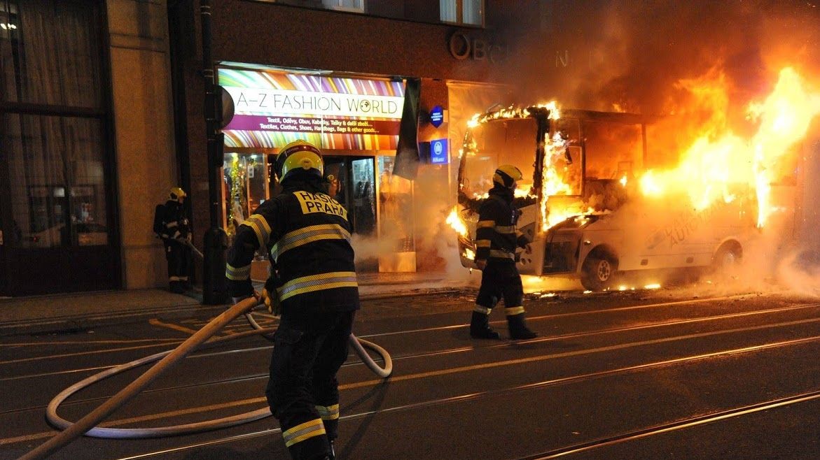 V centru Prahy shořel autobus, nikdo nebyl zraněn