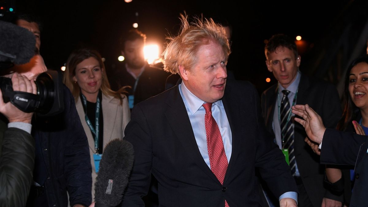 Boris Johnson na cestě do volebního centra v obvodu Uxbridge a South Ruislip