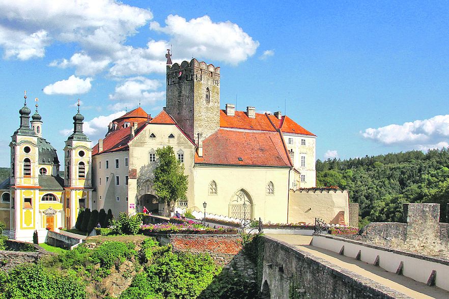 Gotická věž vranovského zámku s plechovým rytířem se stane novou vyhlídkou.