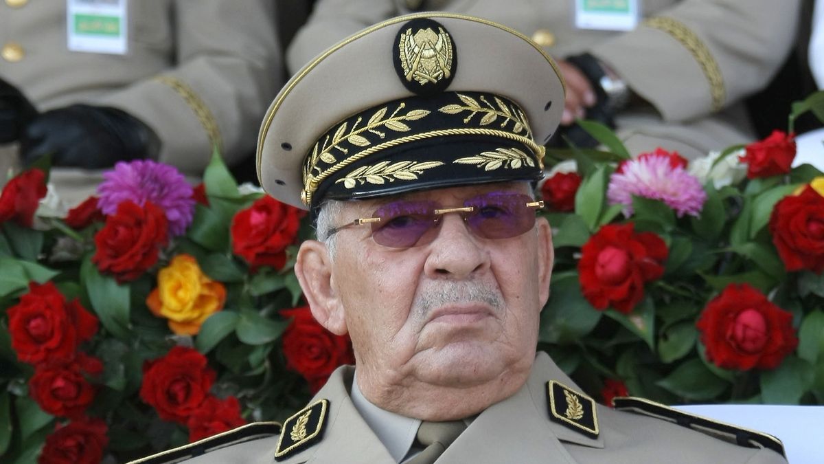 Náčelník generálního štábu alžírské armády Ahmad Gaíd Saláh