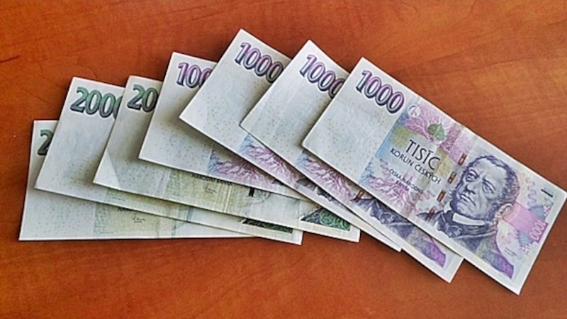 Policisté z Luhačovic dopadli zloděje a okradenému lázeňskému hostovi zachránili peníze