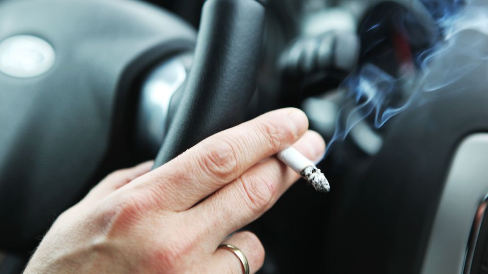 Kouření za volantem (Ilustrační foto)