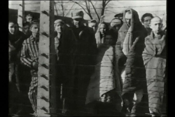 BEZ KOMENTÁŘE: Dobové záběry z koncentračního tábora Osvětim
