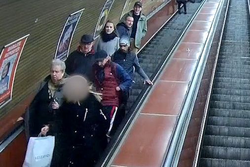 BEZ KOMENTÁŘE: Policie vyšetřuje krádež v metru