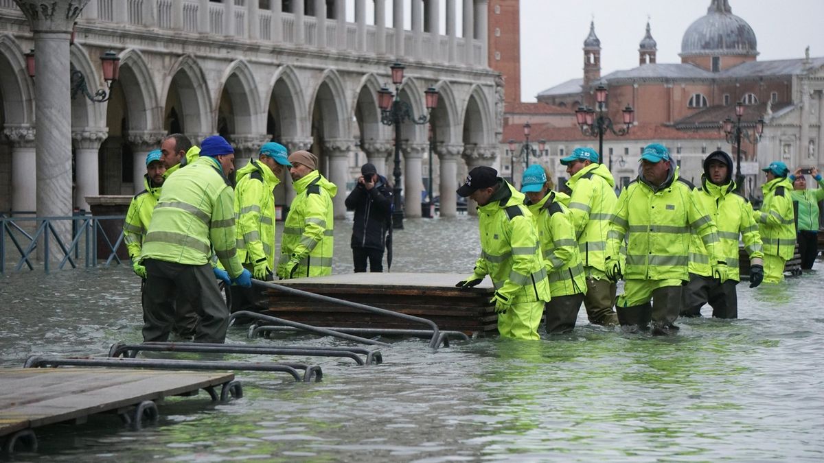 Velká voda v centru Benátek (snímek z 24. listopadu)