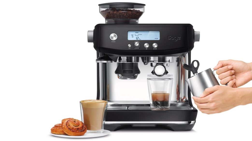 Pákové espresso Sage The Barista Pro SES878BTR ocení každý skutečný milovník kávy a fajnšmekr, který si potrpí na detail a prestiž, 21 990 Kč.