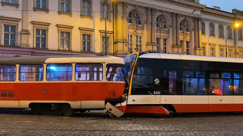U Pražského hradu se srazily tramvaje