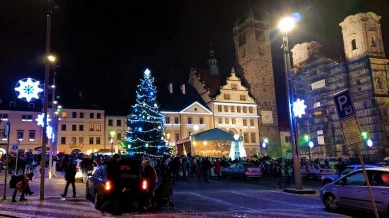 V Klatovech v pátek slavnostně rozsvítí vánoční strom. Ilustrační foto z roku 2018