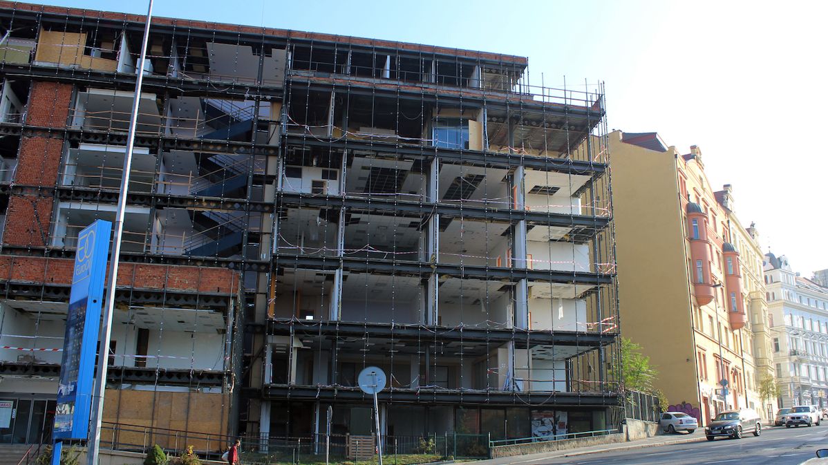 Totální rekonstrukce budovy v Siwiecově ulici na Žižkově, kde sídlí Ústav pro studium totalitních režimů