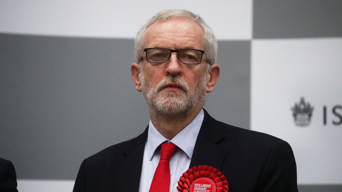 Lídr labouristů Jeremy Corbyn po zvolení do sněmovny oznámil, že stranu do dalších voleb už nepovede