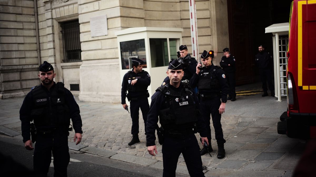 U Paříže byl při rvačce gangů vážně zraněn chlapec