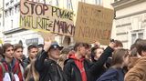 Středoškoláci demonstrovali v Praze proti povinné maturitě z matematiky