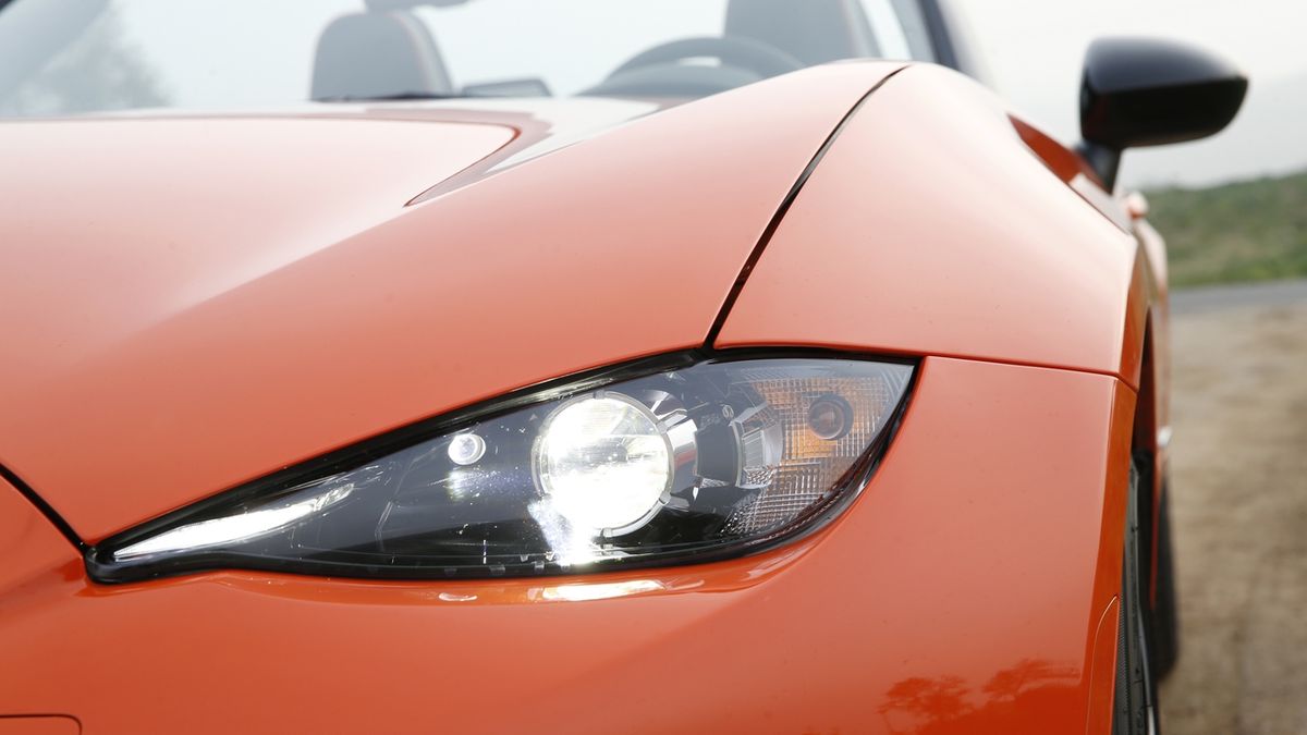 Příští Mazda MX-5 možná odolá elektromotorům. Dostat má „diesel na benzin“