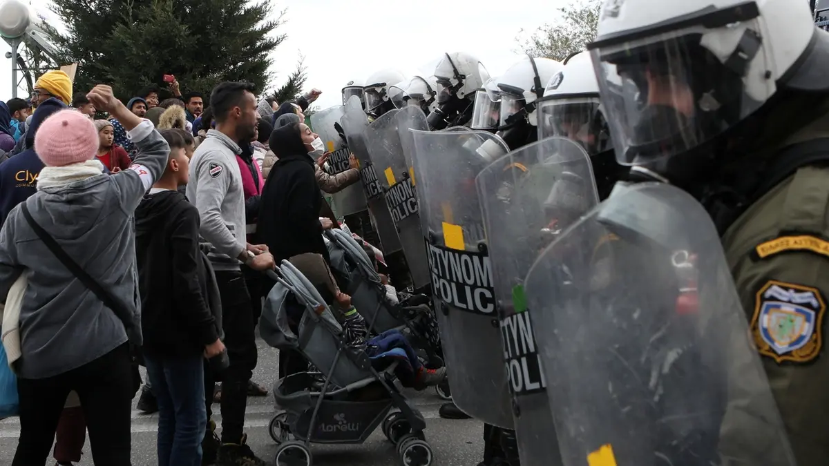 Na ostrově Lesbos se střetli běženci s policií.