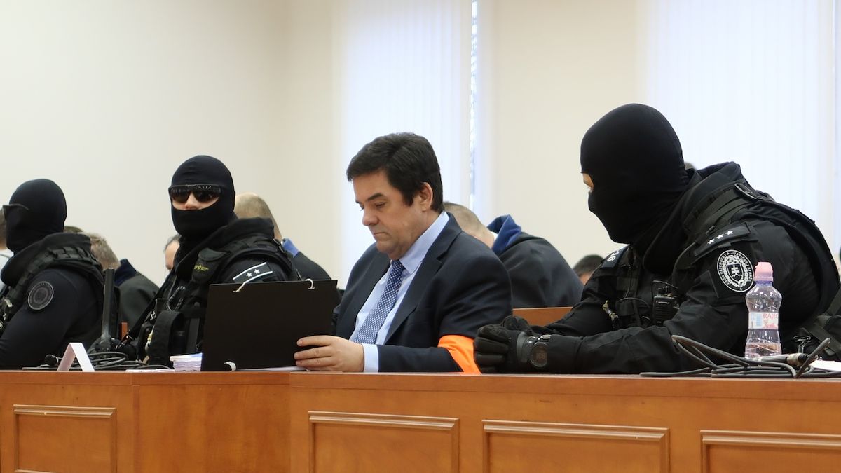 Obviněný Marian Kočner u soudu v Pezinku.