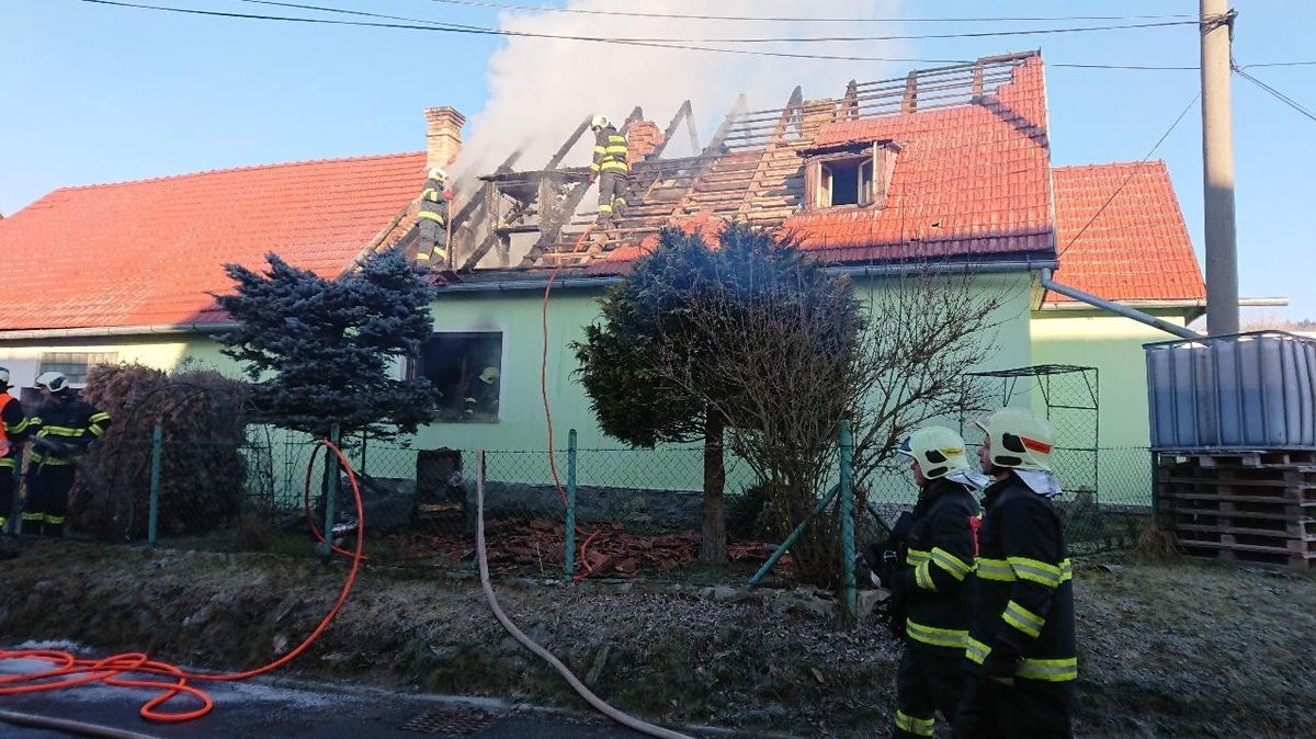 Po požáru rodinného domu v Horní Plané zemřel muž