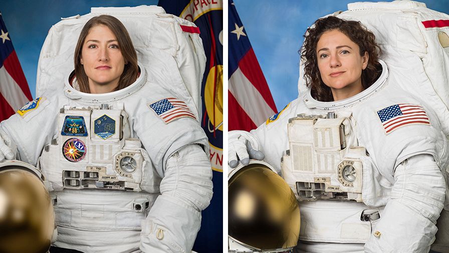 Astronautky Christina Kochová (vlevo) a Jessica Meirová na oficiálních portrétech
