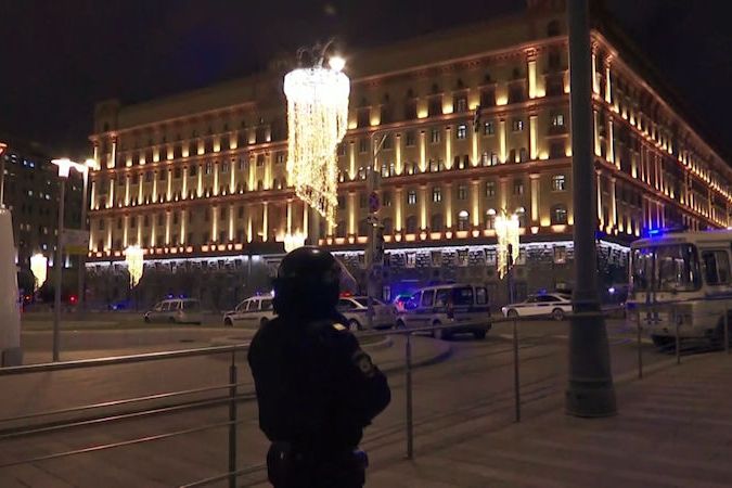 BEZ KOMENTÁŘE: Útočník zastřelil u centrály kontrarozvědky FSB v Moskvě jednoho člověka