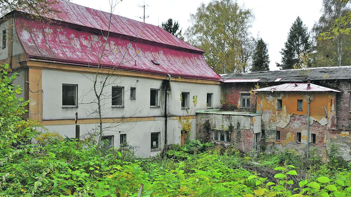 Ruiny lázní v Náchodě-Bělovsi