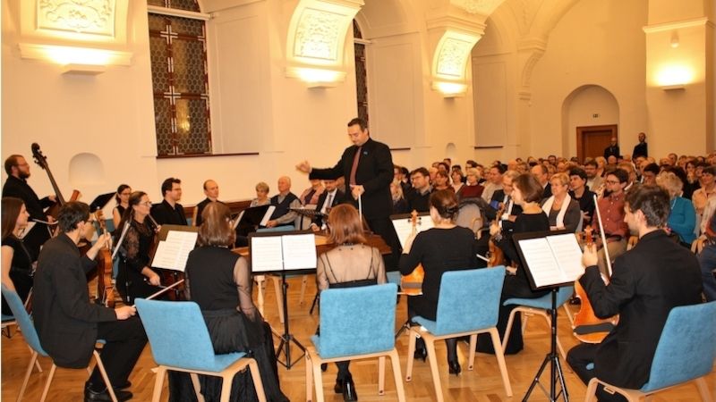 Součástí slavnostního otevření refektáře jezuitské koleje byl od 19 hodin i koncert, na kterém vystoupilo Consortium musicum Plzeň a jejich hosté  