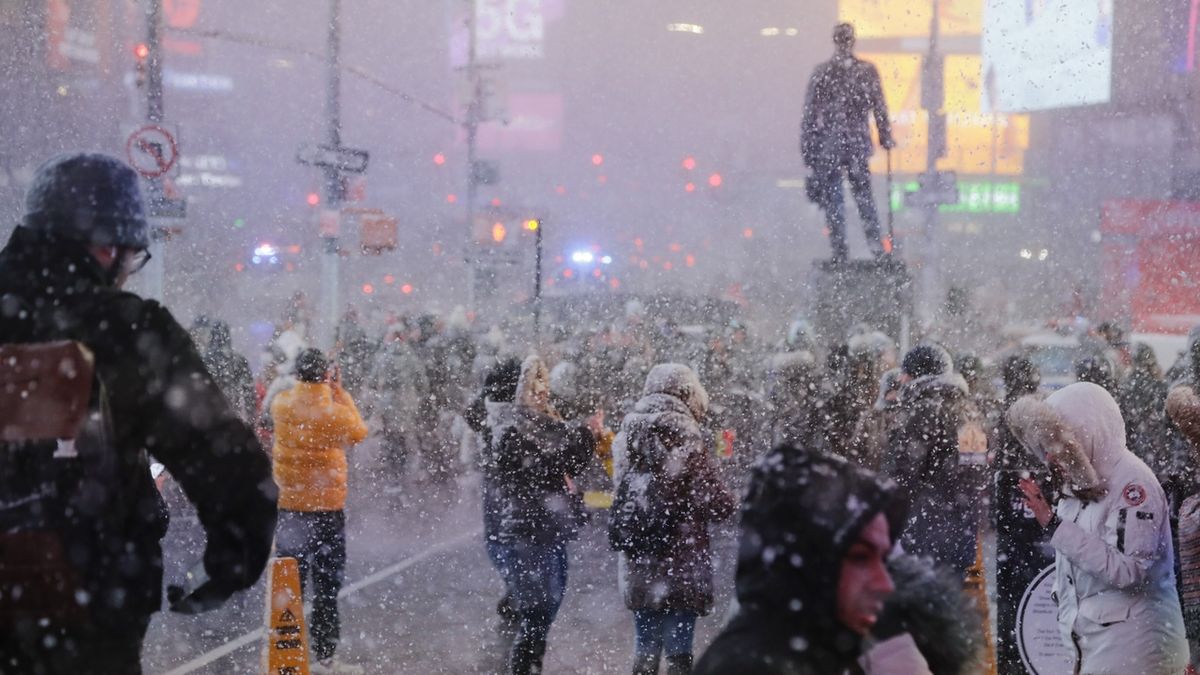 Hustá chumelenice zasáhla ve středu také Times Square v New Yorku.