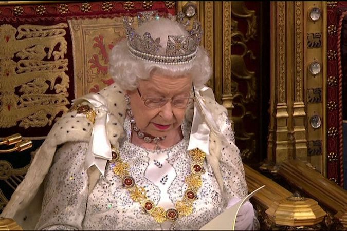 BEZ KOMENTÁŘE:  Královna Alžběta II. slavnostně zahájila novou schůzi britského parlamentu