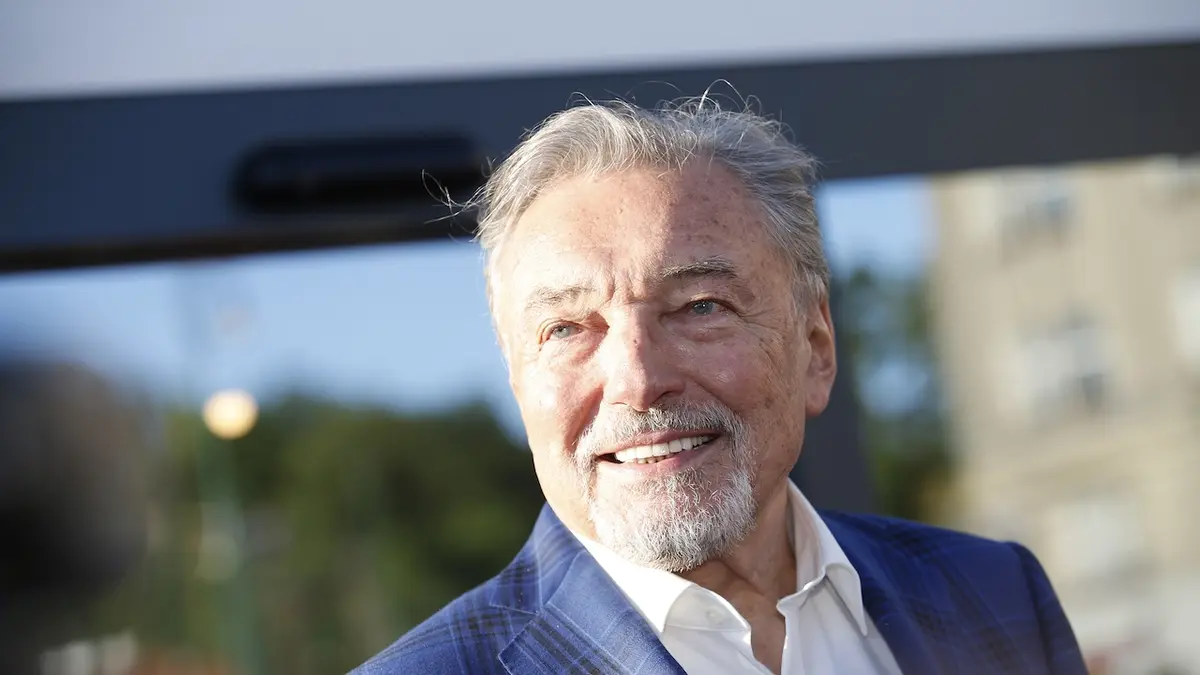 Fans From Ostrava Remembered Karel Gott In The Cemetery World Today News