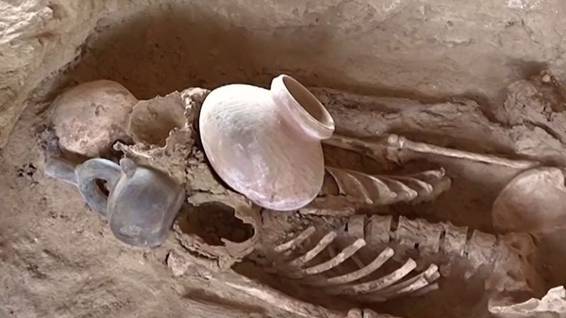 Archeologové objevili u pyramidy v Peru hroby incké elity